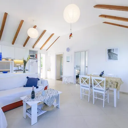 Island Oasis Apartament *